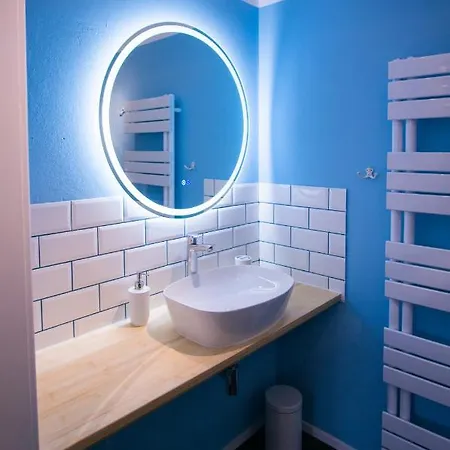 In Quiet Quarter, 20 Min To Center