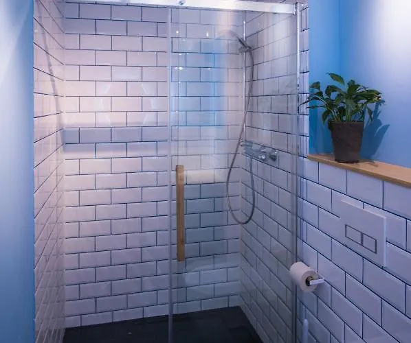 In Quiet Quarter, 20 Min To Center Apartment *