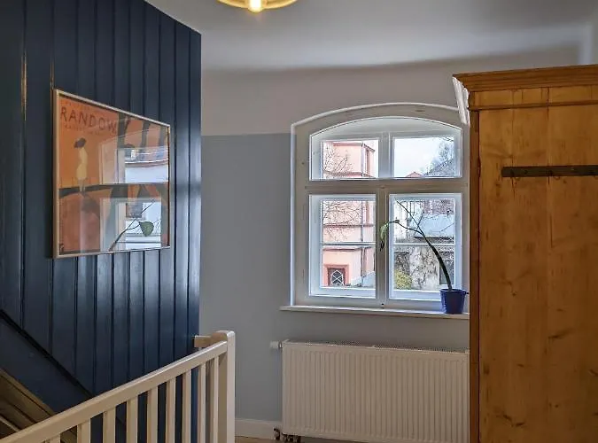 In Quiet Quarter, 20 Min To Center